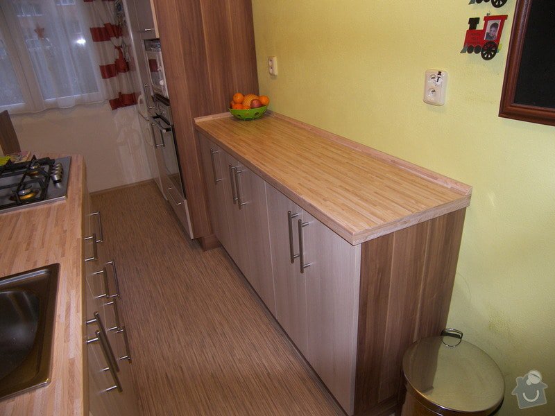 Paneláková kuchyně, skříň a sklopná postel: PV5