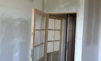Zbudování sádrokartónové příčky vč. 1ks. interiérových dveří