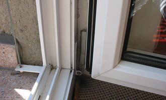 Oprava pantů na balkonových dveřích - stav před realizací