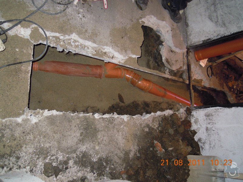 Oprava spodních rozvodů kanalizace v RD: DSCN0922
