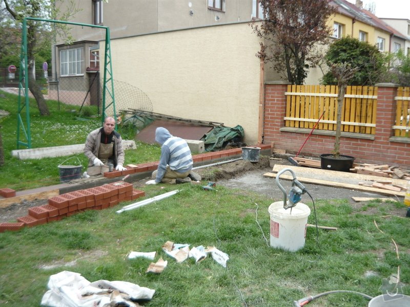 Stavba zděného plotu z cihel Klinker Praha 10: P1050081