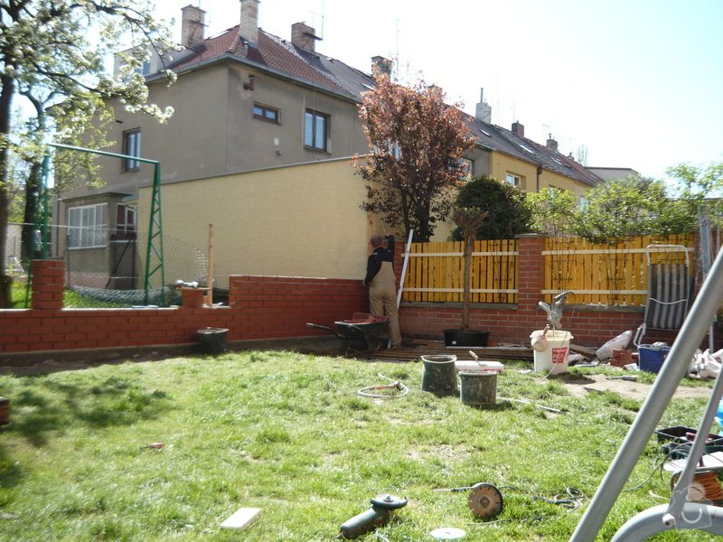 Stavba zděného plotu z cihel Klinker Praha 10: P1050094