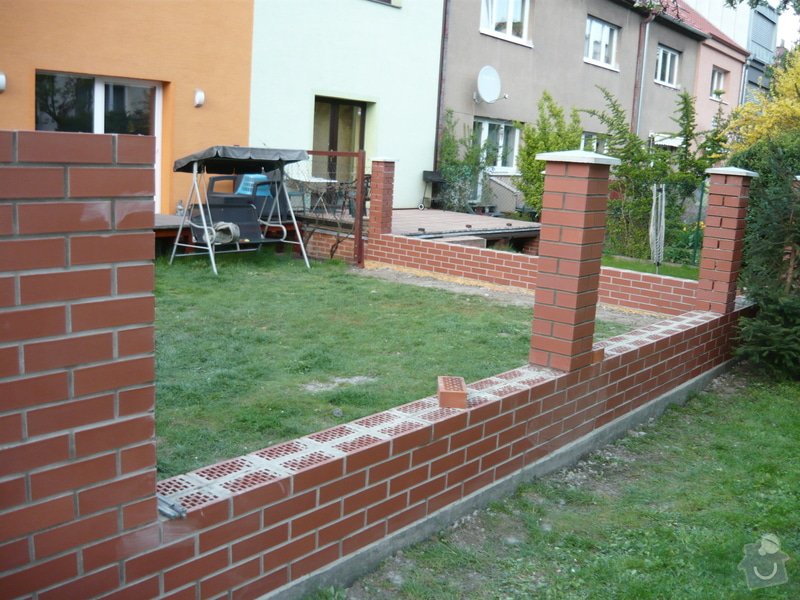 Stavba zděného plotu z cihel Klinker Praha 10: P1050116