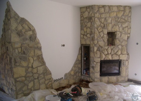 Obložení obývacího pokoje kamenem a koupelny + mozaika 