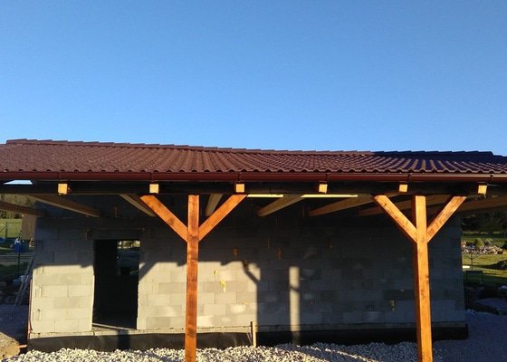 Stavba garaze vcetne strechy