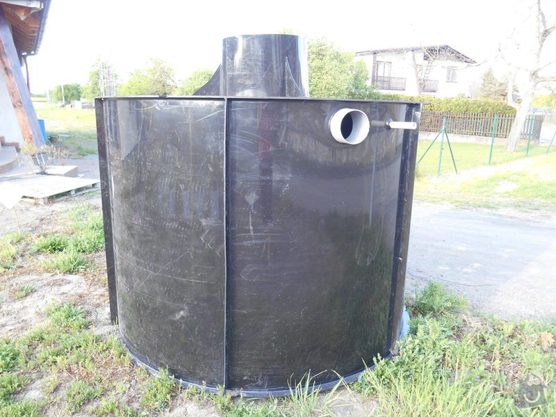 Retenční nádrž na dešťovou vodu + šachta na vodoměr: DSCN4491