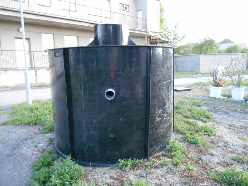 Retenční nádrž na dešťovou vodu + šachta na vodoměr: DSCN4490