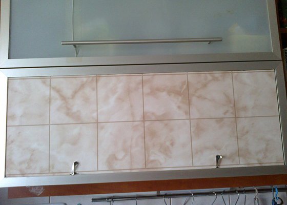 Opravu sklenenych dvirek v kuchyni-viz obrazek