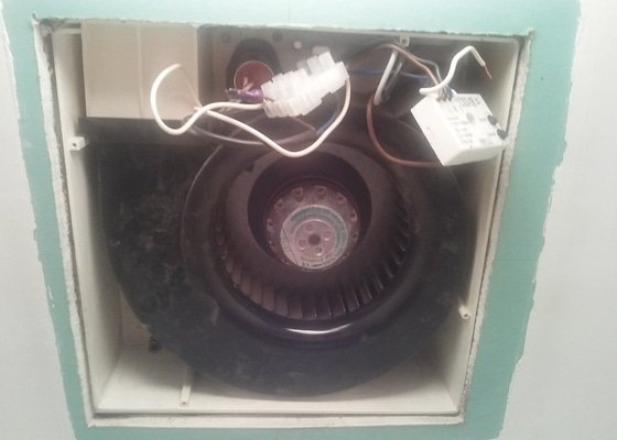Oprava jednoho větracího ventilátoru a příslušné elektroniky v bytě