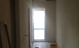Obkladačské práce v rekonstruovaném bytě - stav před realizací