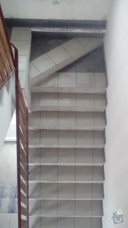 Pokládka dlažby zádveří se schodištěm: DSC_1116