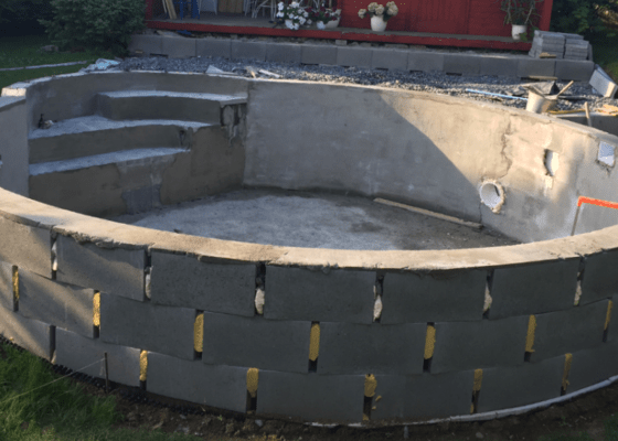 Svaření 40m2 těžké fólie v betonovém bazénu  - stav před realizací