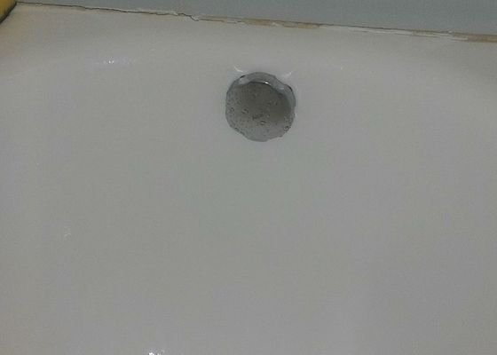 Oprava/výměna horního odtoku vany, oprava spáry okolo vany