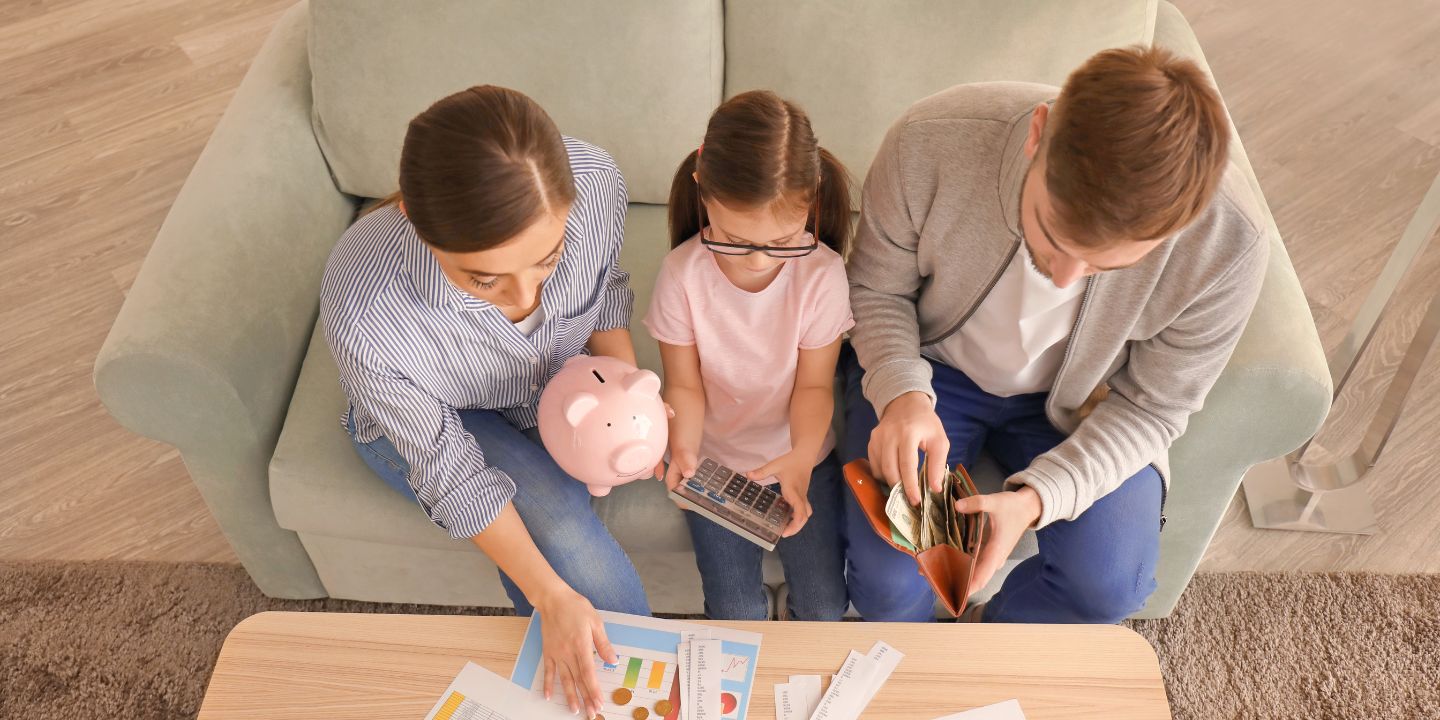 Rodina počítá úspory